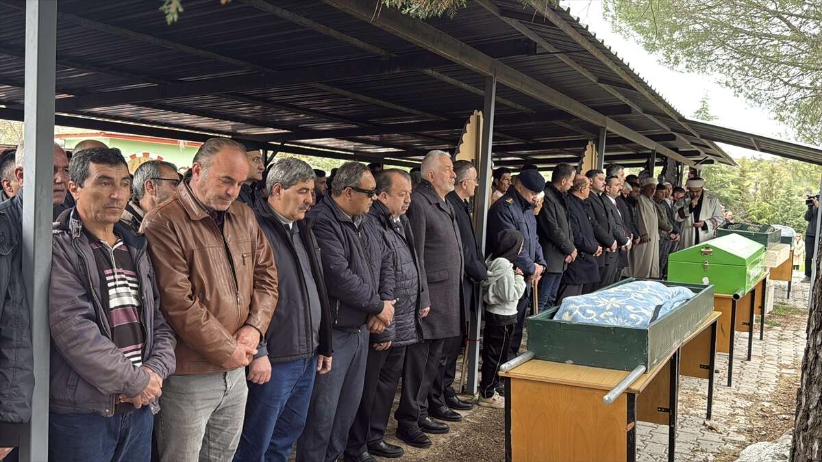 Ekmek parası peşindeyken kaza kurbanı olan 7 kişiye yürek yakan veda 2